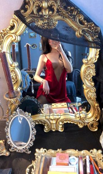 亲嘴伸进内衣揉胸口激烈_BD高清欧美在线观看