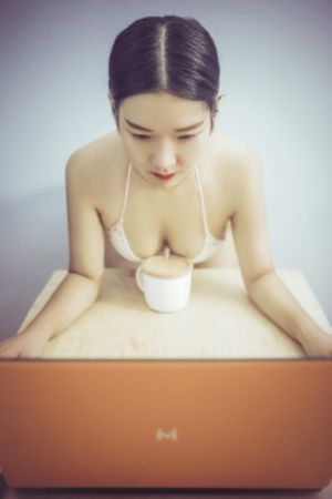 99久久人妻无码精品系列香港片_高清在线视频播放