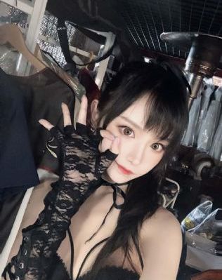 两男吮着她的花蒂尿的拍摄_DVD完整版观看